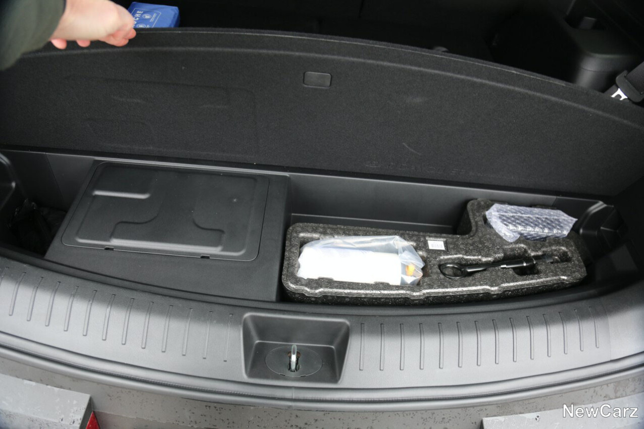 Hyundai Santa Fe 2025 Unterbodenfach