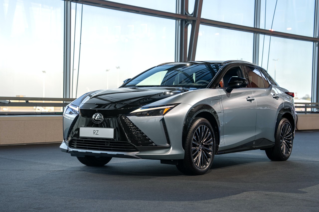 Lexus RZ