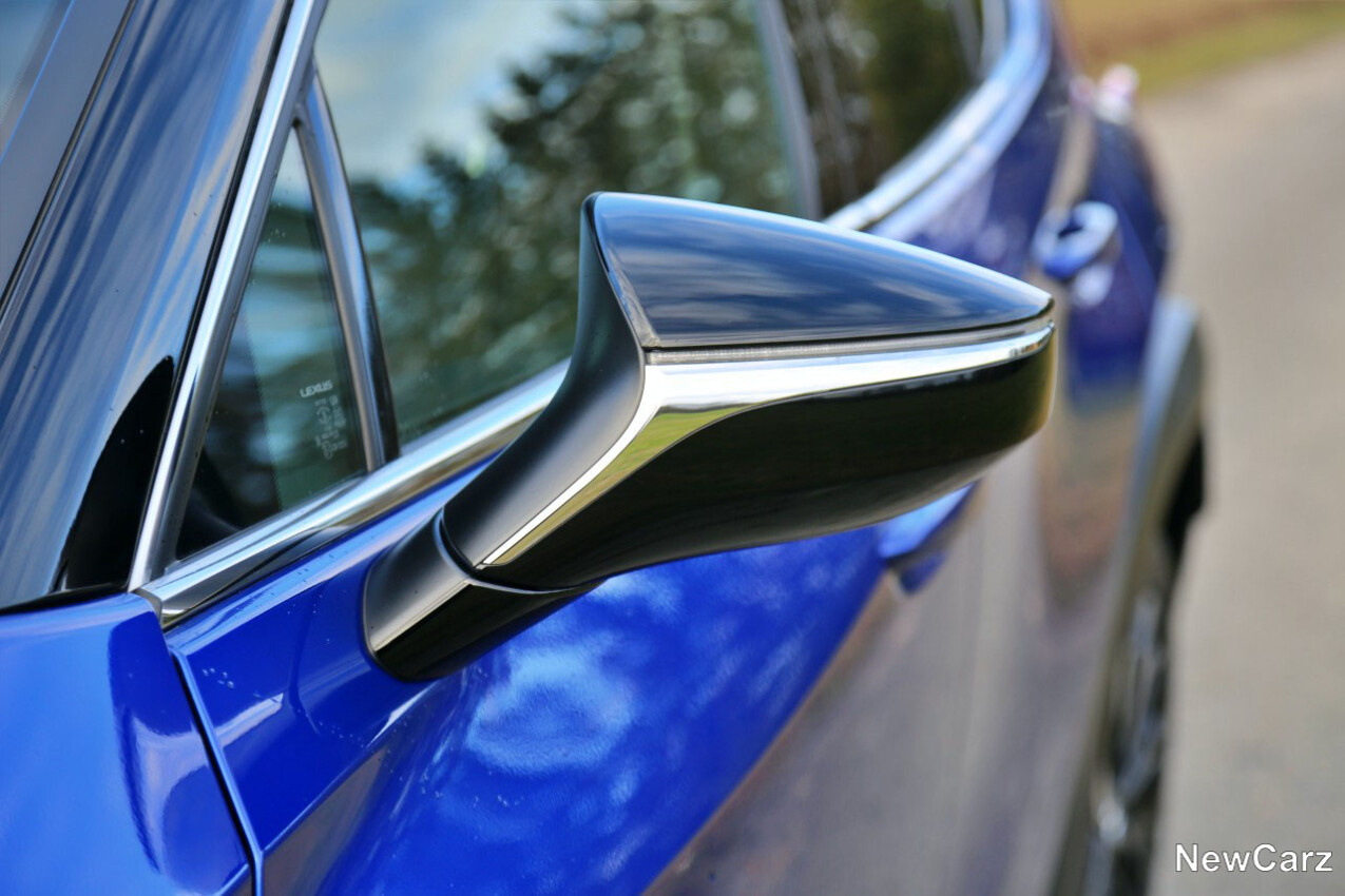 Lexus UX 300h Außenspiegel