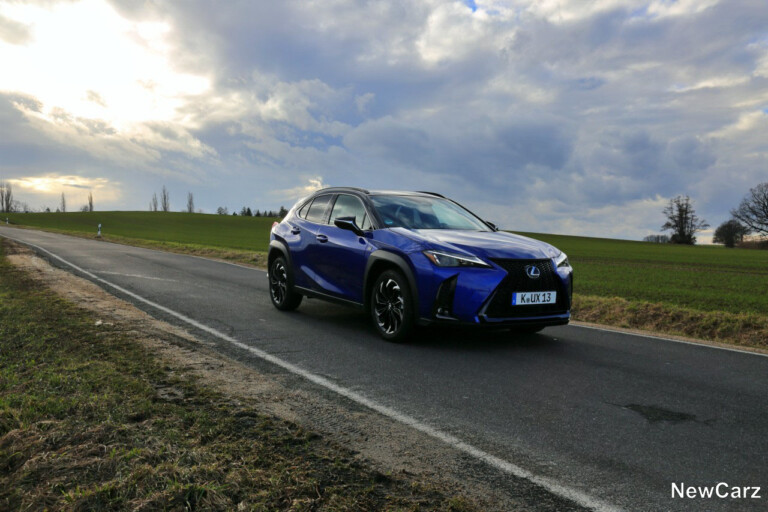 Lexus UX 300h