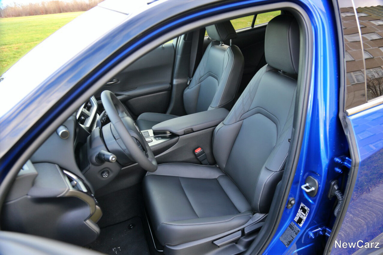 Lexus UX 300h Vordersitze