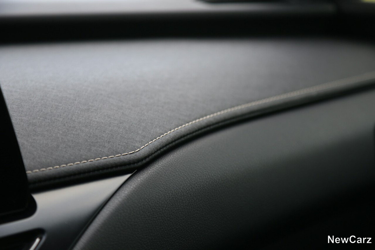 Lexus UX 300h Materialien innen