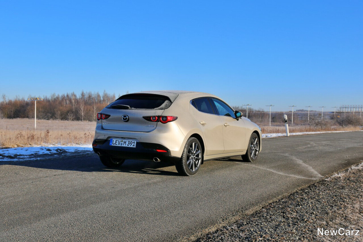 Mazda3 2.5 schräg hinten rechts