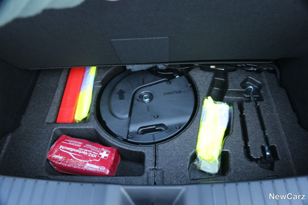 Mazda3 2.5 Unter dem Kofferraum