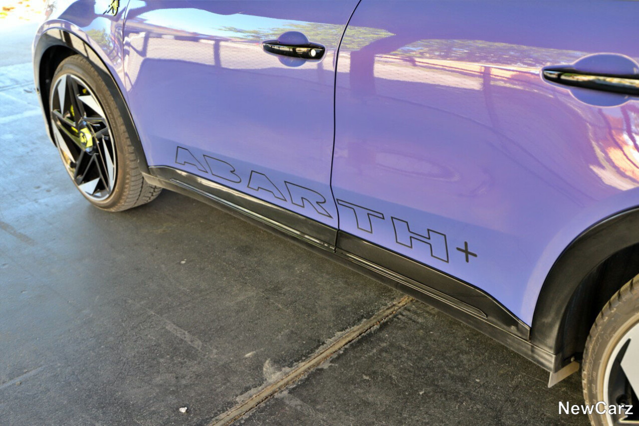 Abarth 600e Schriftzug Seite