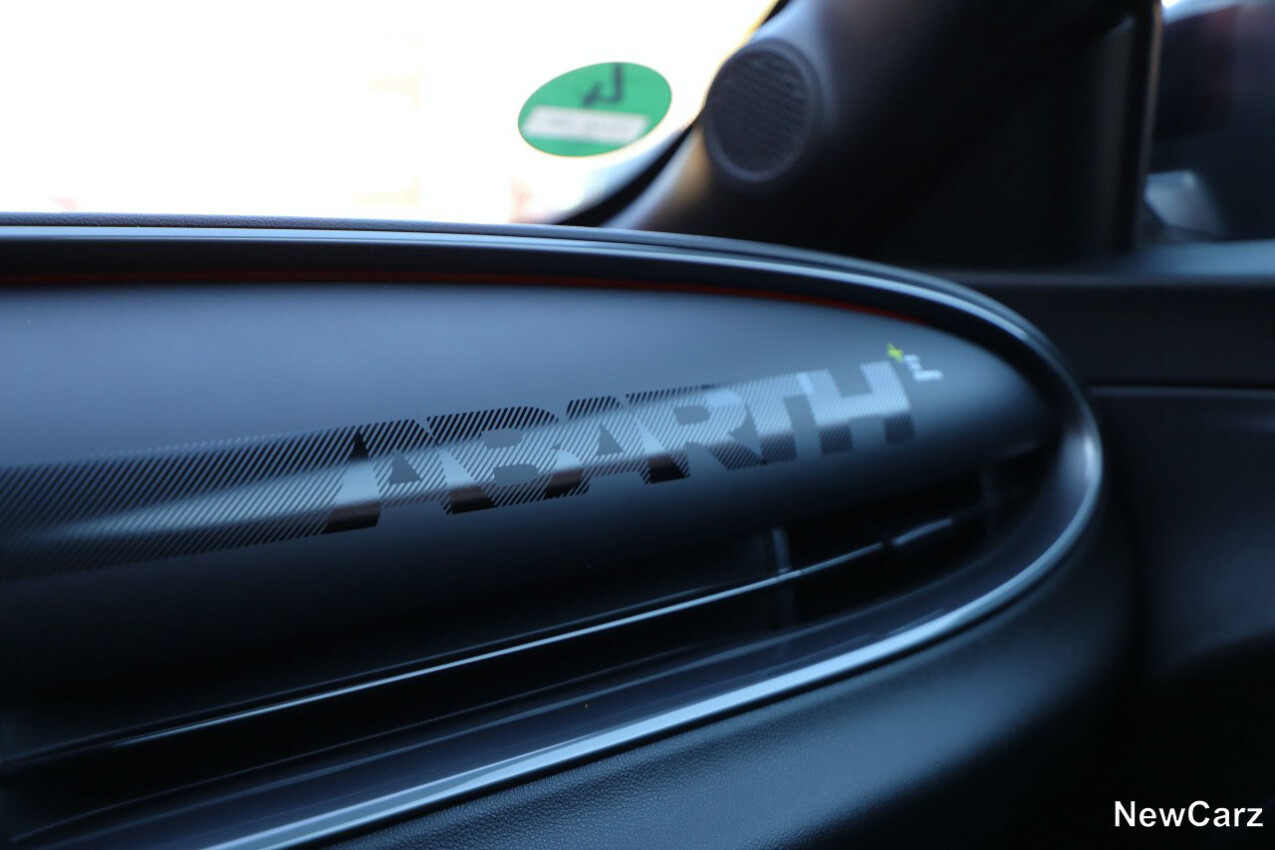 Abarth 600e Beifahrerseite Armatur