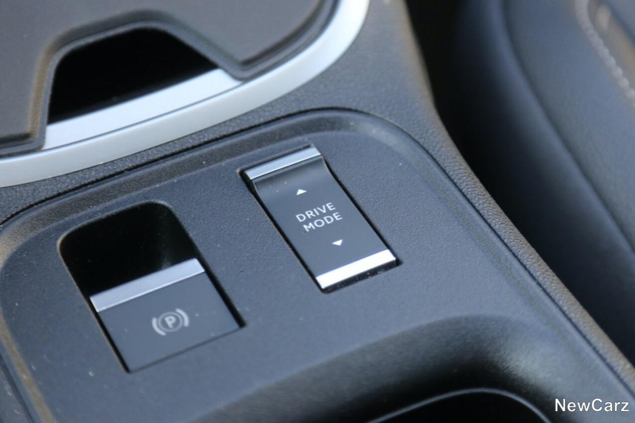 Jeep Avenger e-Hybrid Schalter für Fahrmodi