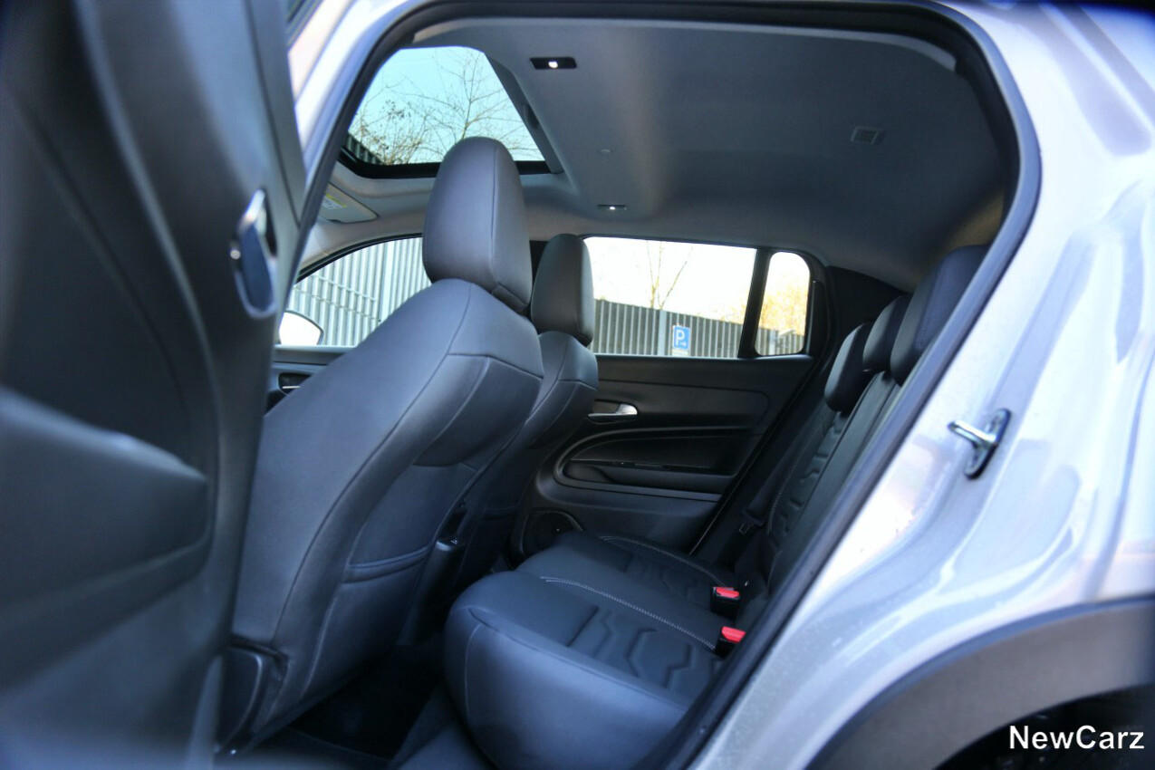 Jeep Avenger e-Hybrid Fond