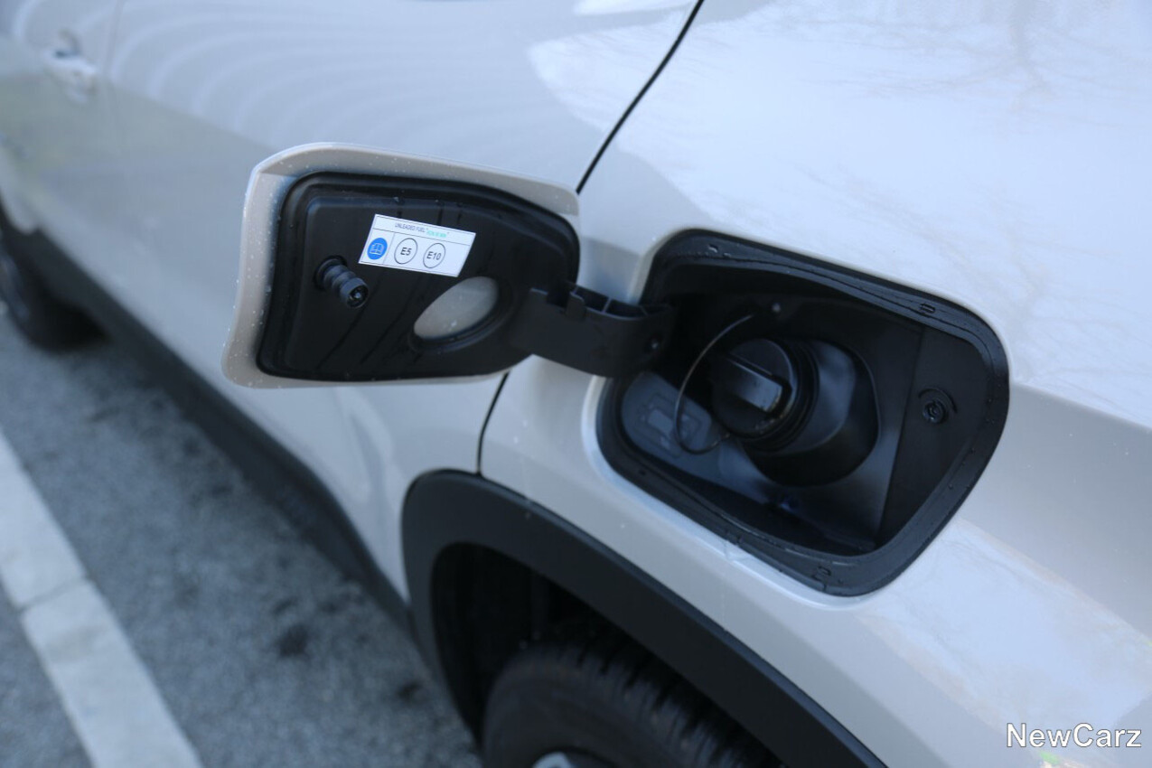 Jeep Avenger e-Hybrid Tankanschluss