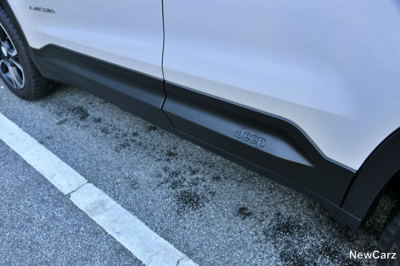 Jeep Avenger e-Hybrid Seitenschweller