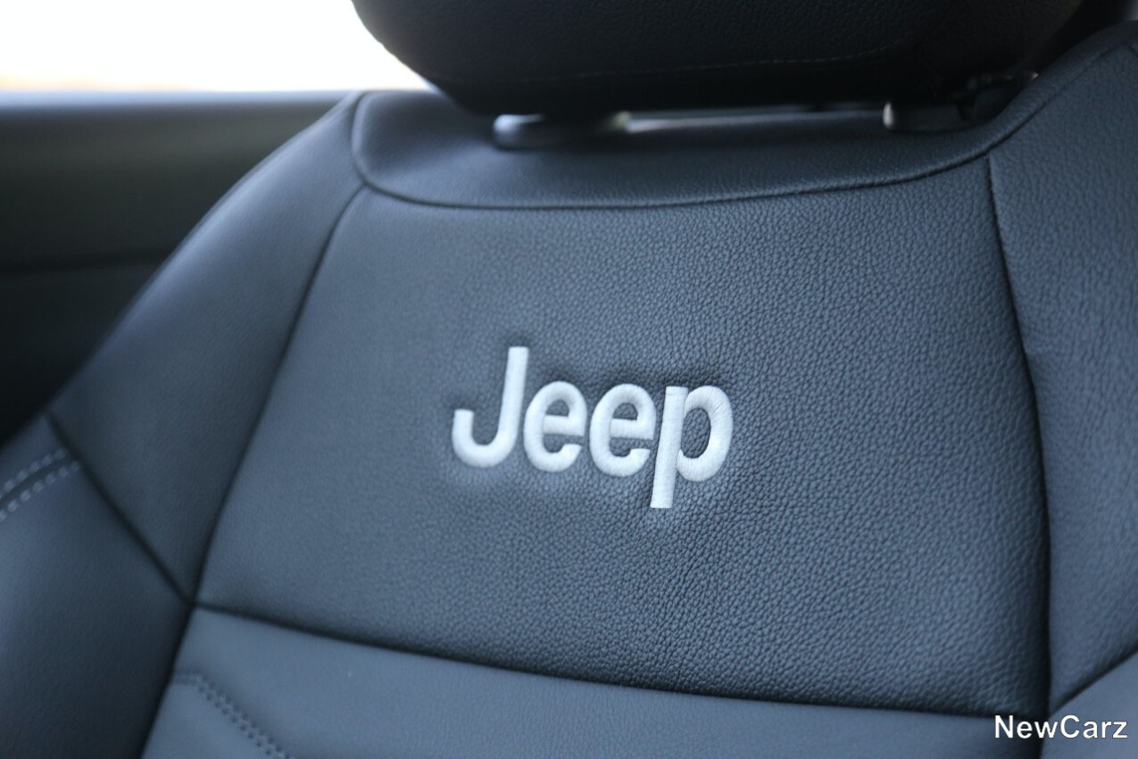 Jeep Avenger e-Hybrid Jeep-Stickerei