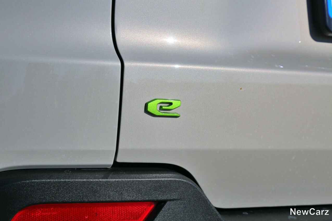Jeep Avenger e-Hybrid e-Emblem am Heck