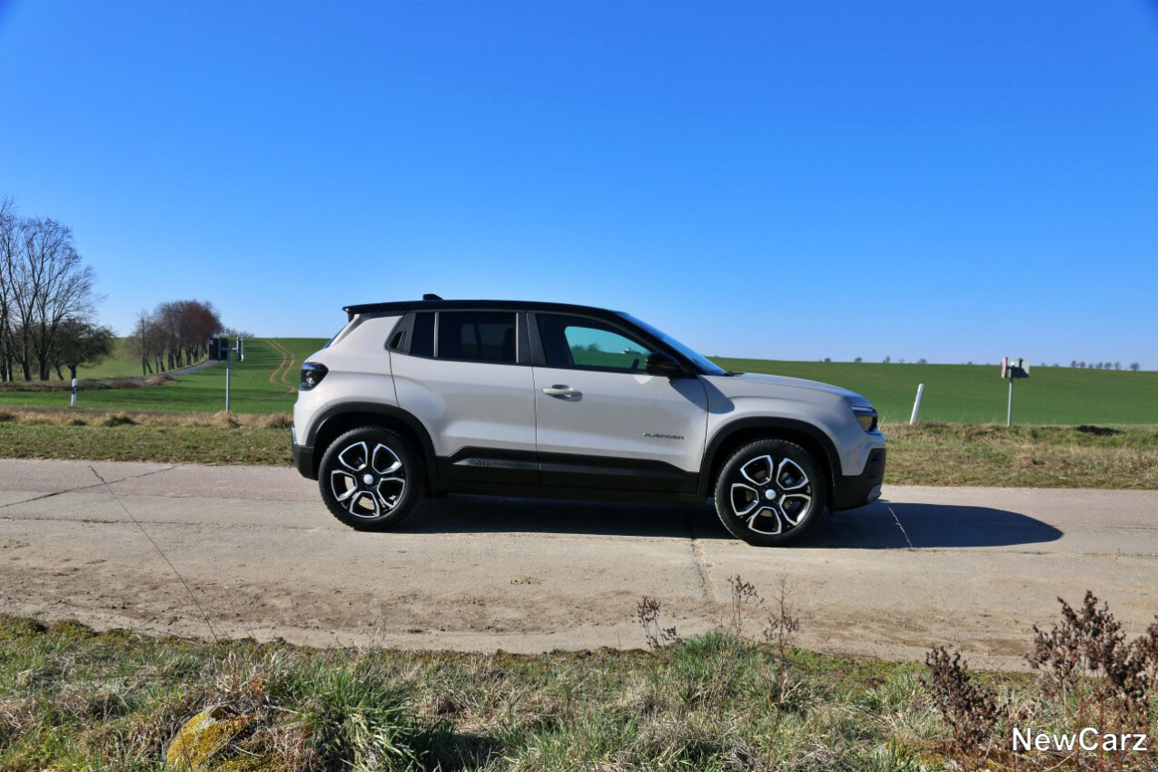 Jeep Avenger e-Hybrid Seite rechts