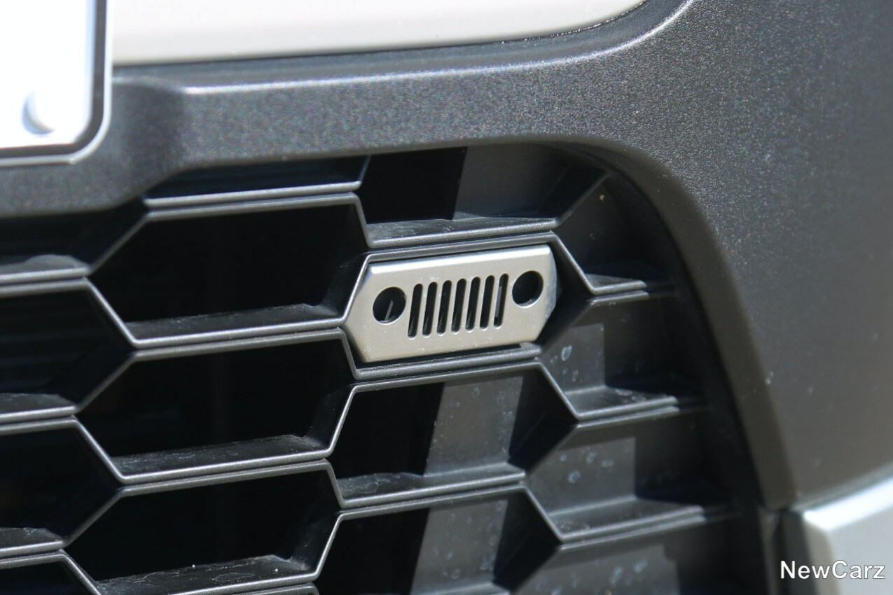Jeep Avenger e-Hybrid Jeep-Plakette