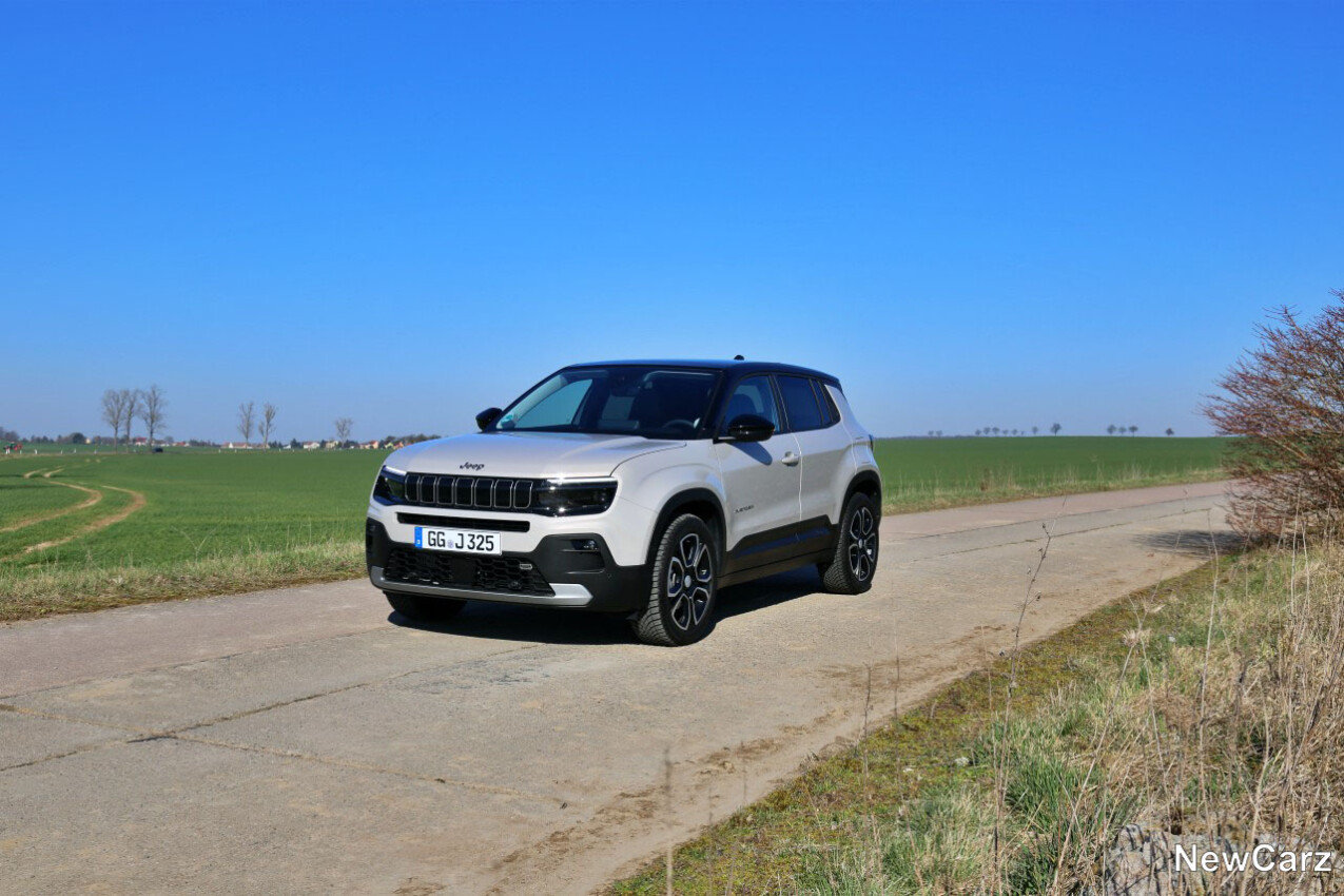Jeep Avenger e-Hybrid vorne links