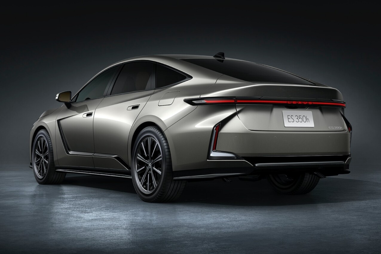 Lexus ES MK8 schräg hinten