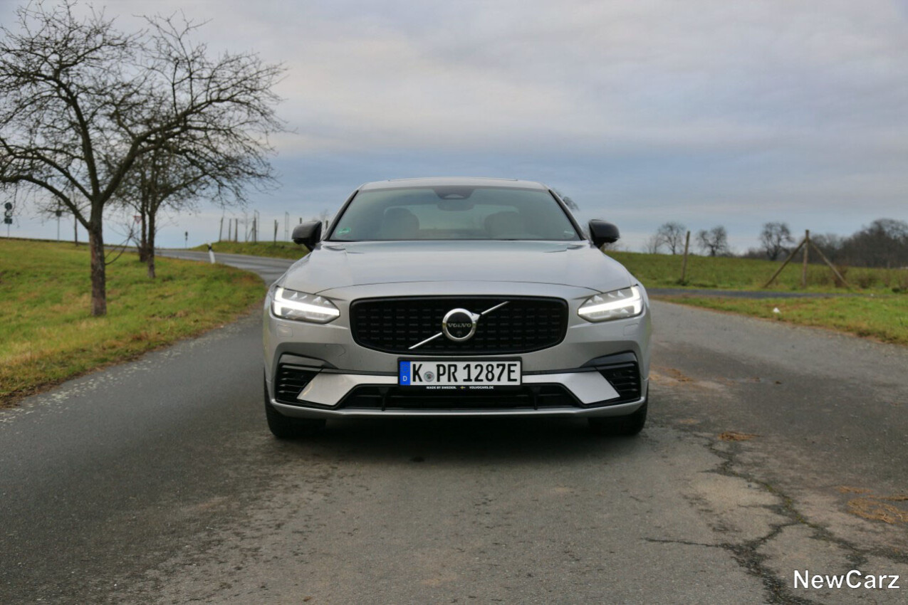 Volvo S90 T8 Recharge Front