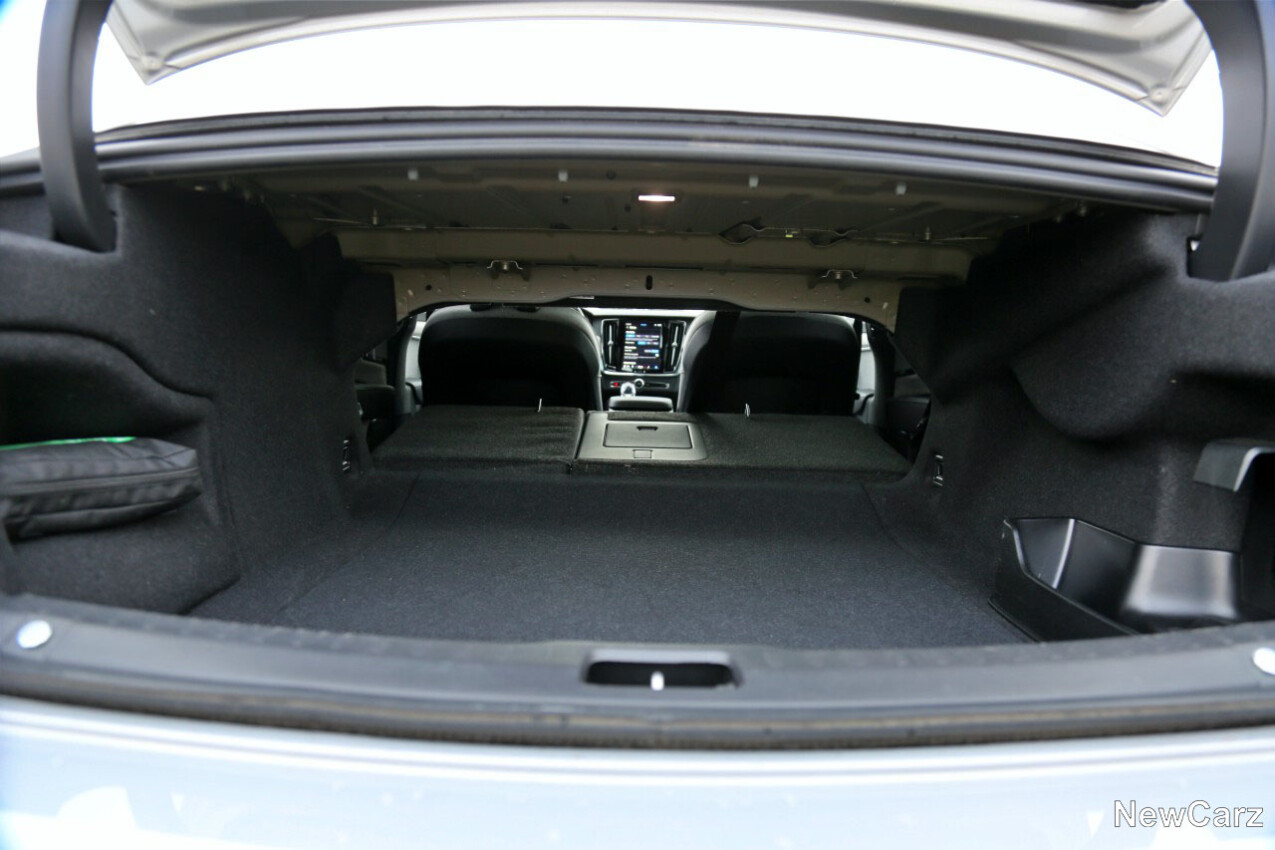 Volvo S90 T8 Recharge maximierter Kofferraum