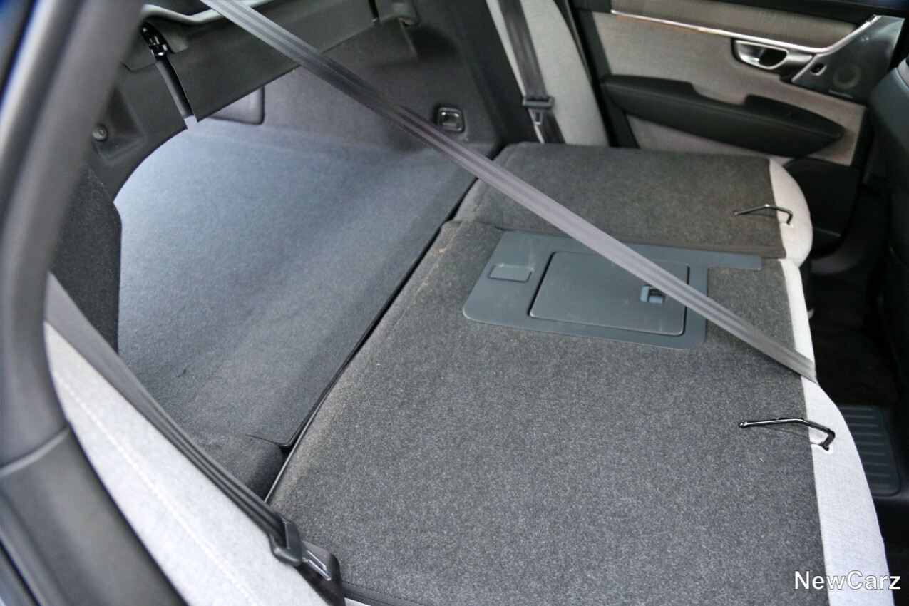 Volvo S90 T8 Recharge Laderaumboden