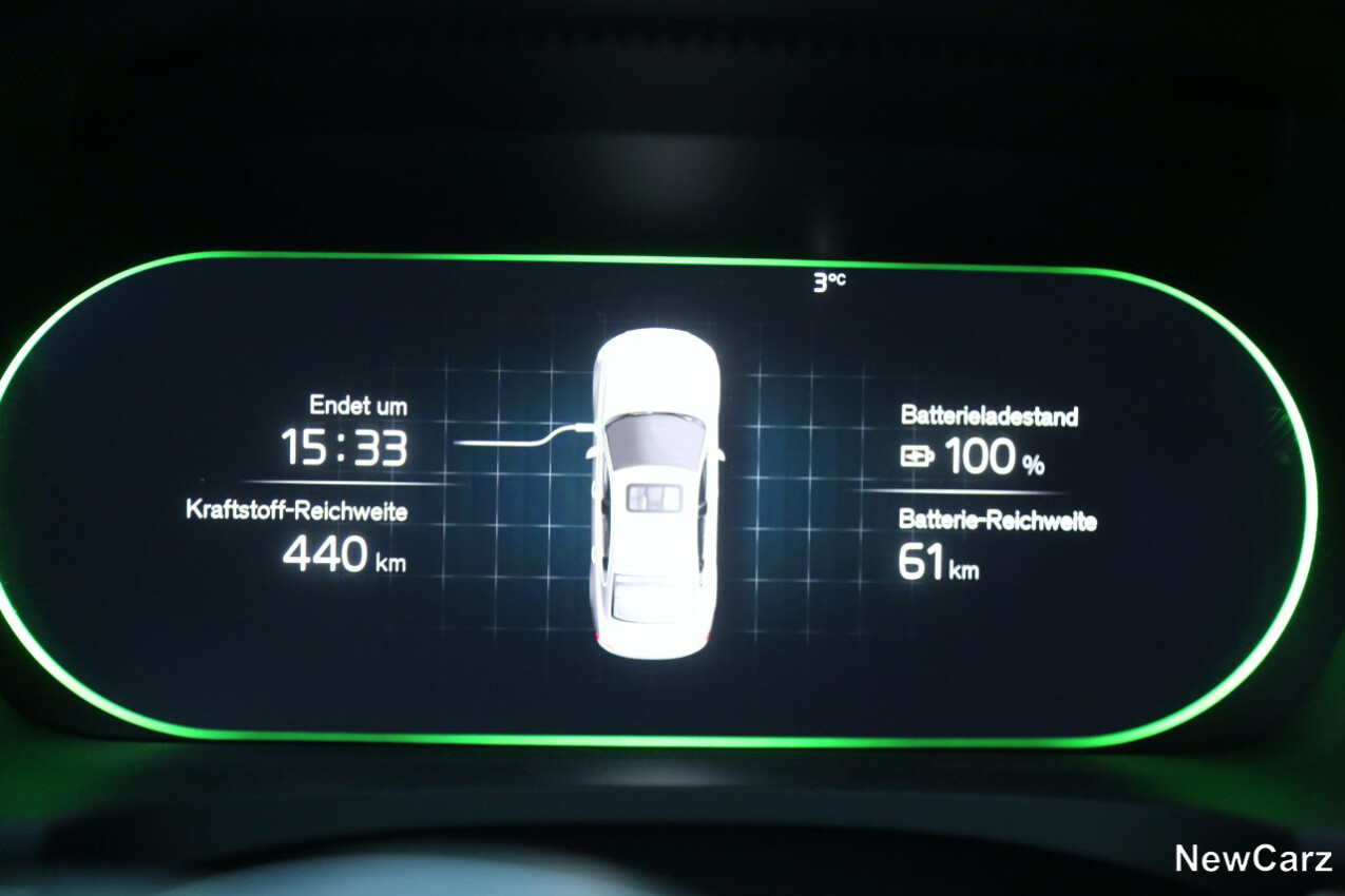 Volvo S90 T8 Recharge Reichweite Bordcomputer
