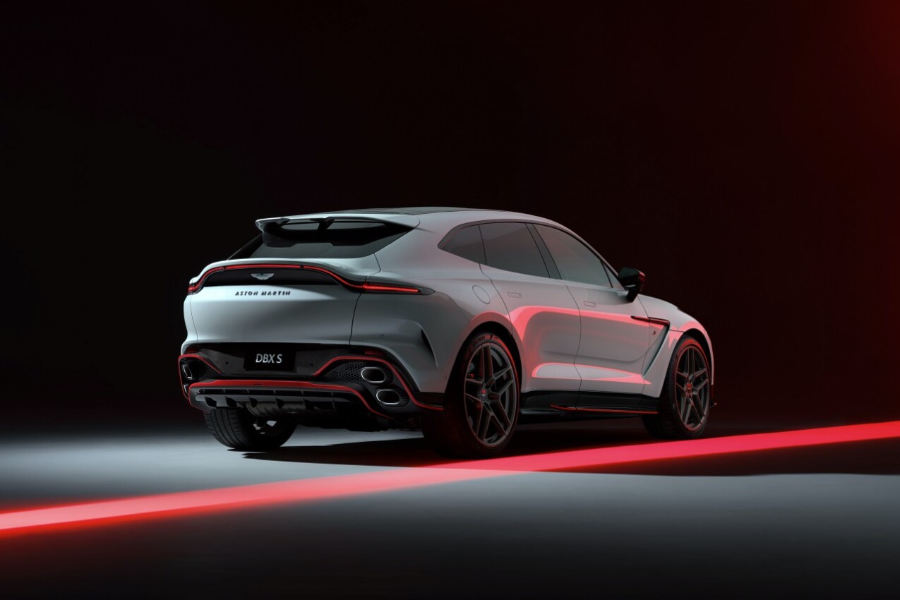 Aston Martin DBX S schräg hinten rechts