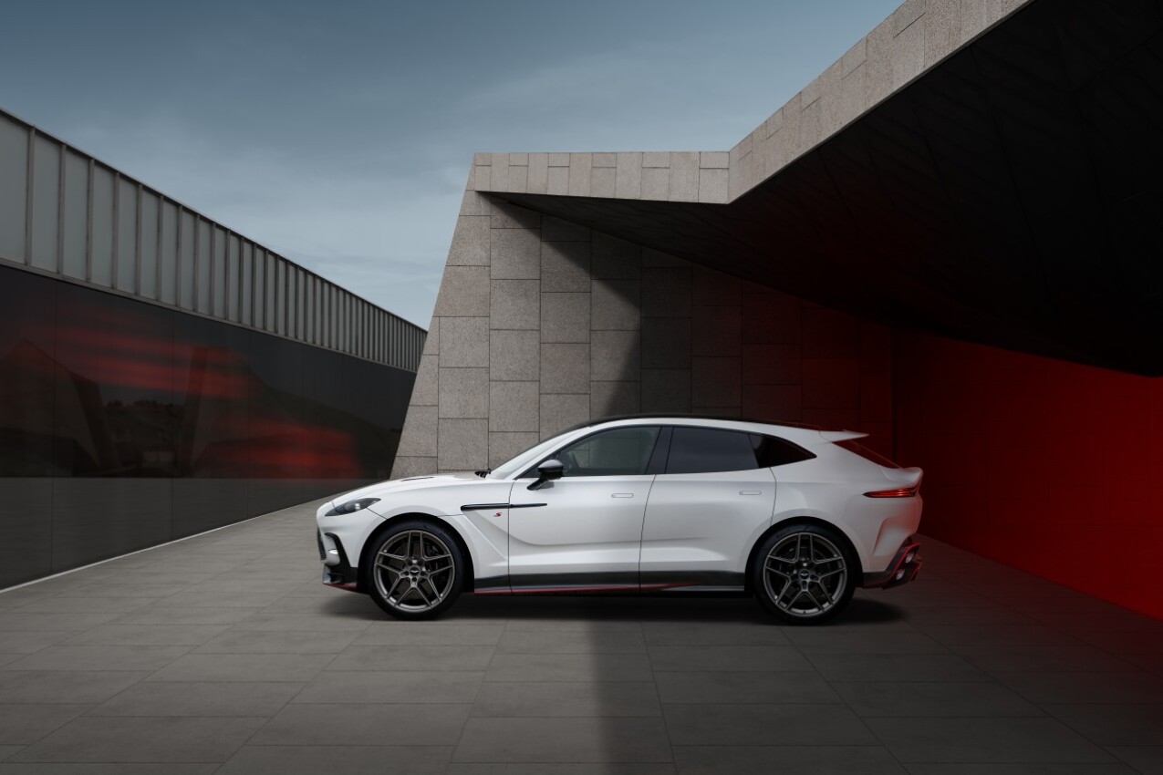 Aston Martin DBX S Seite
