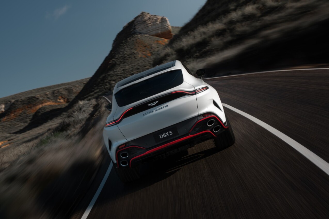 Aston Martin DBX S hinten