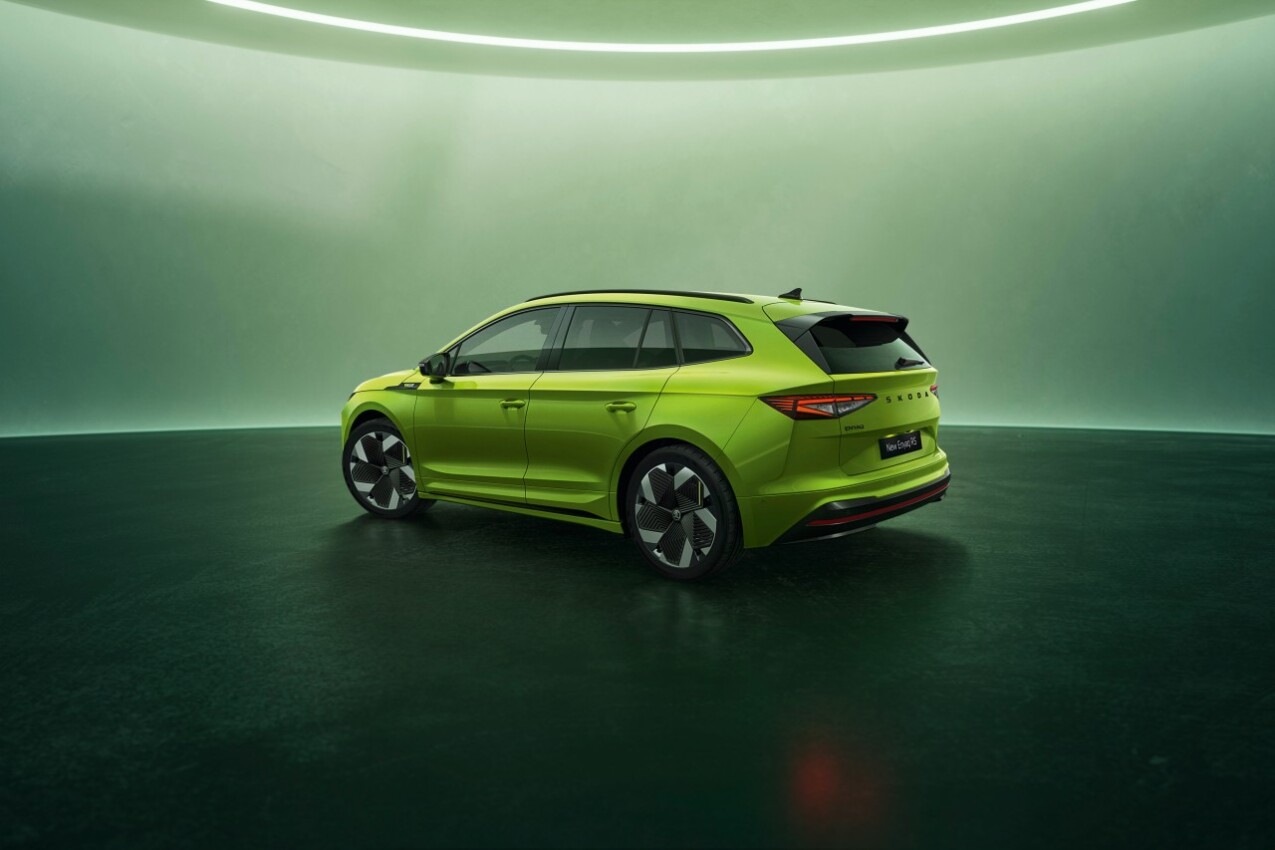 Skoda Enyaq RS schräg hinten