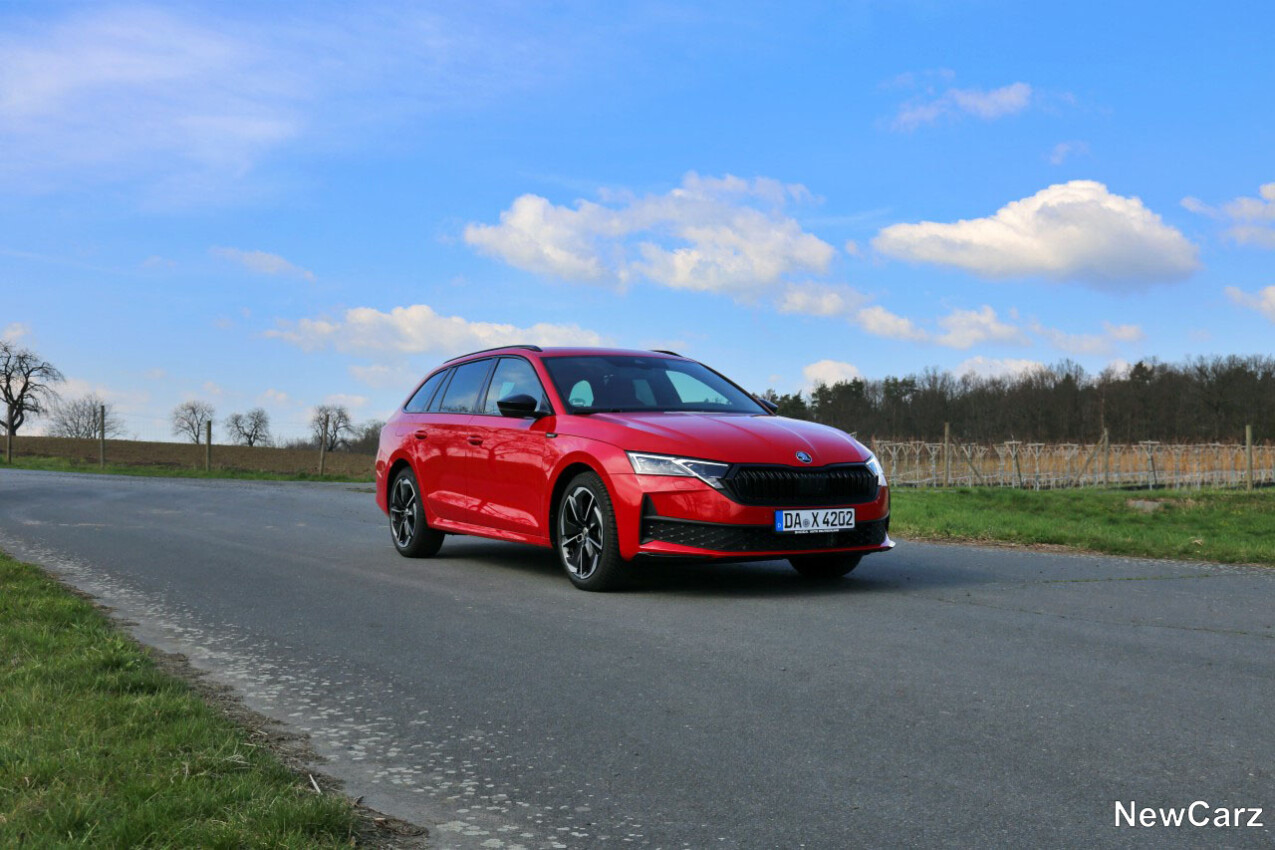 Skoda Octavia Combi Facelift schräg vorne rechts