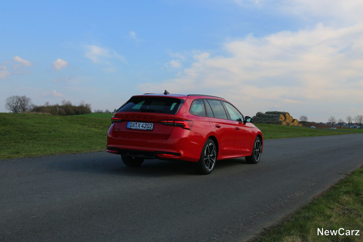 Skoda Octavia Combi Facelift schräg hinten rechts