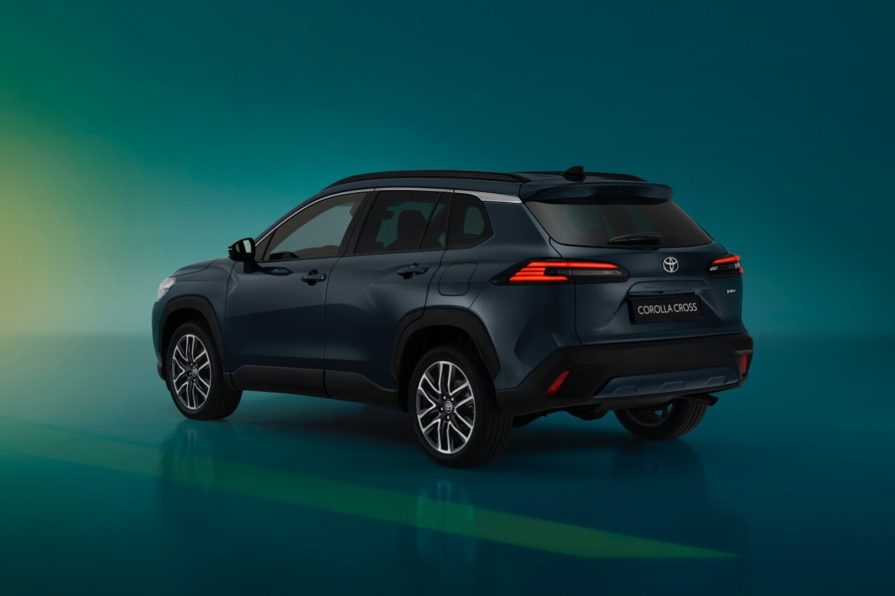 Toyota Corolla Cross schräg hinten links