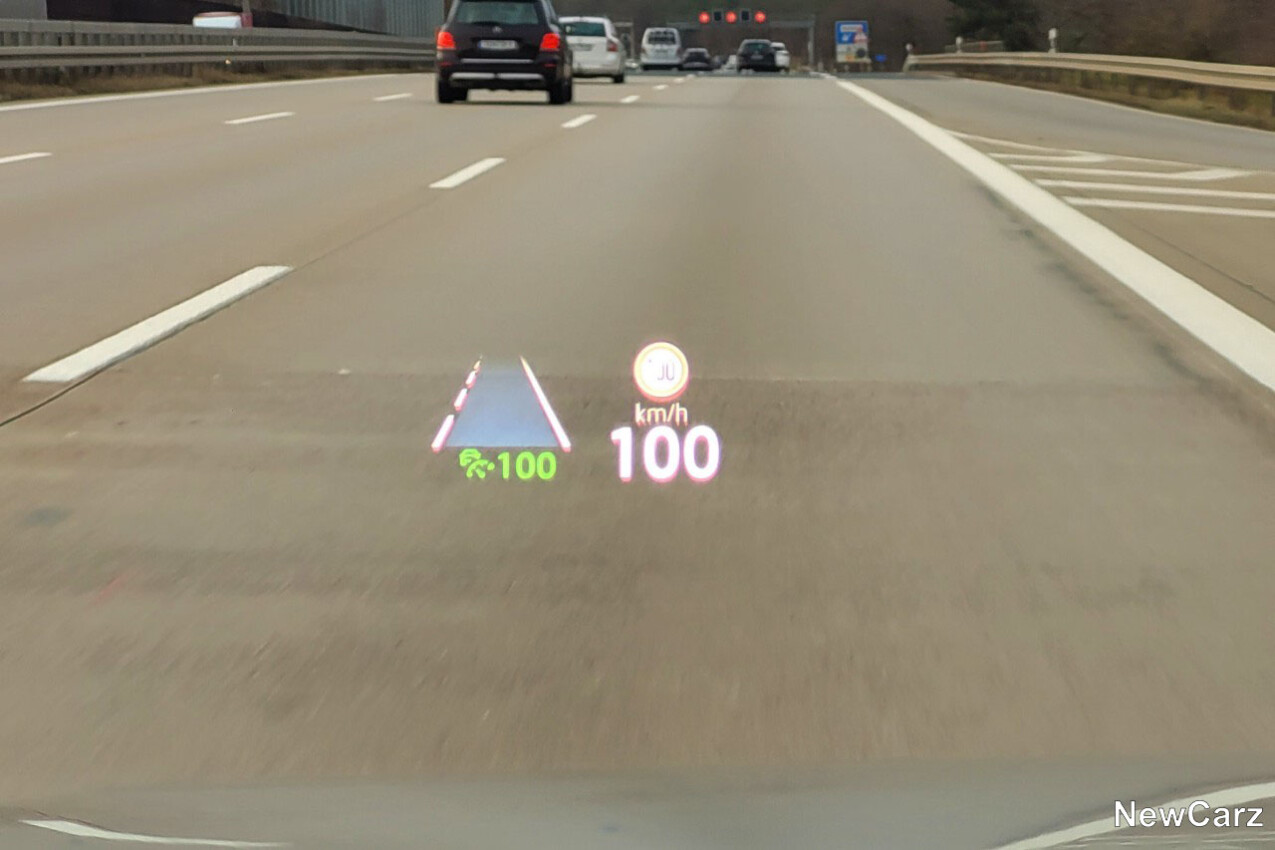 VW Passat Variant B9 HUD