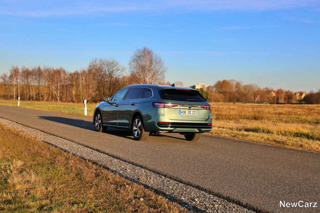 VW Passat Variant B9 schräg hinten links