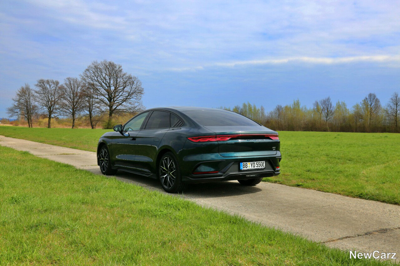 BYD Han schräg hinten links