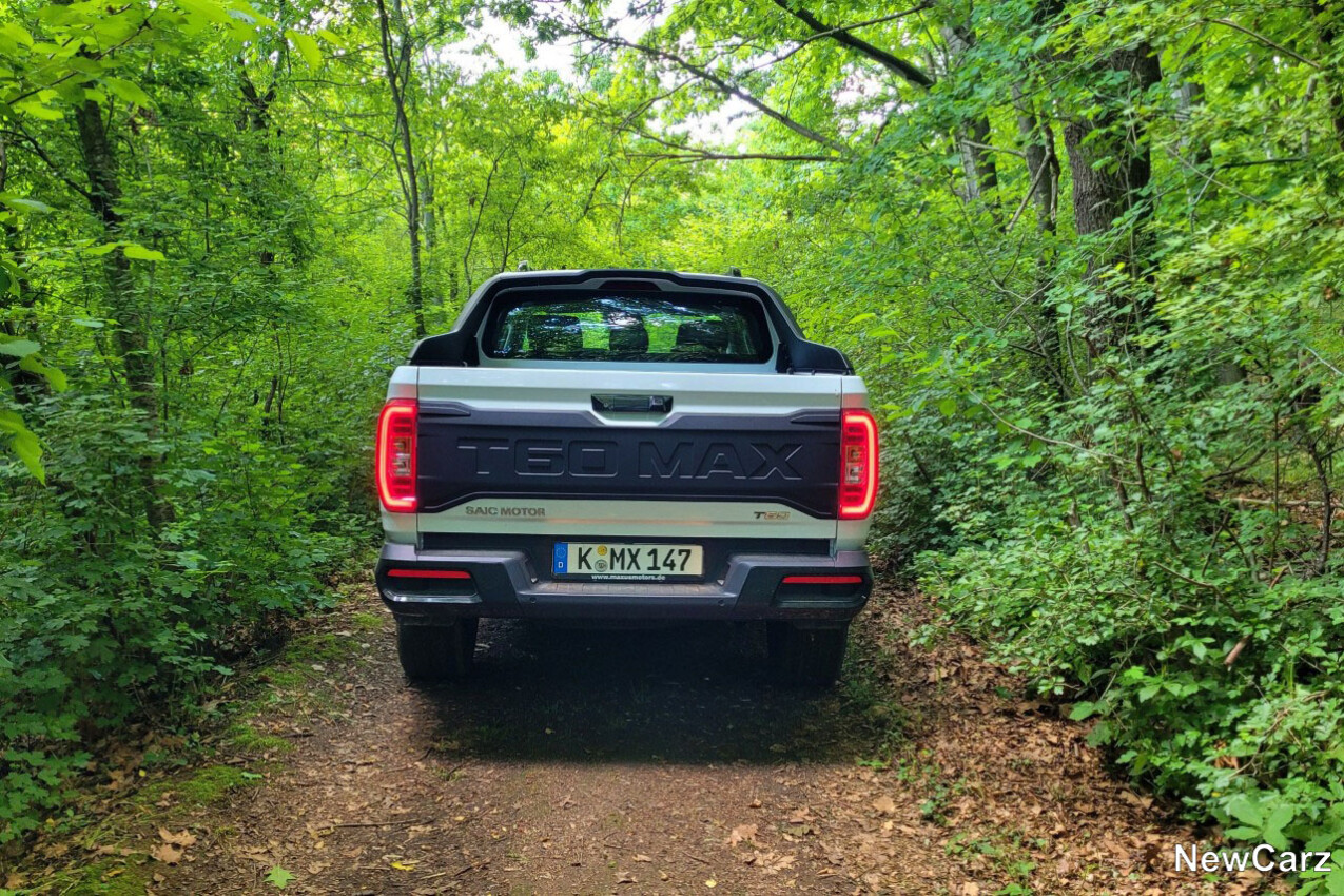 Maxus T60 Max auf Waldweg
