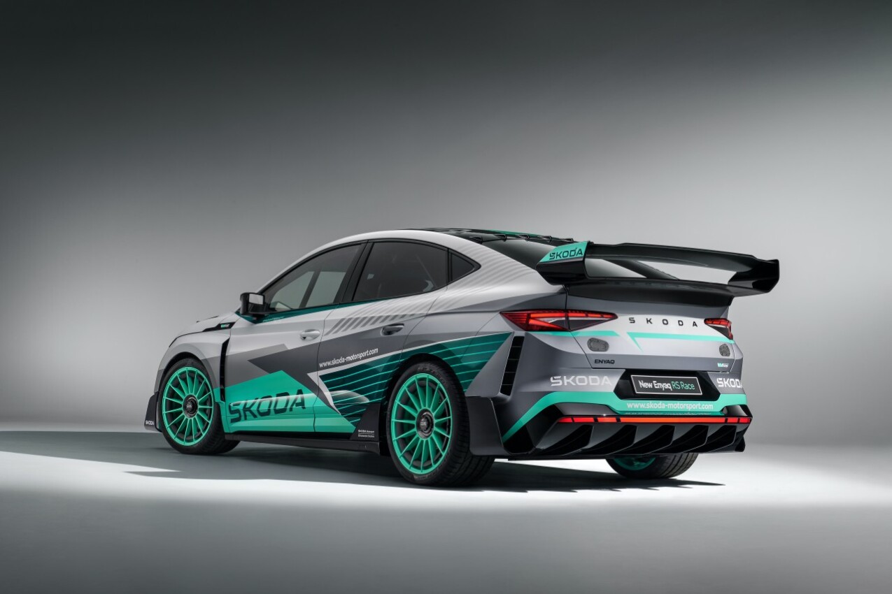 Skoda Enyaq RS Race schräg hinten