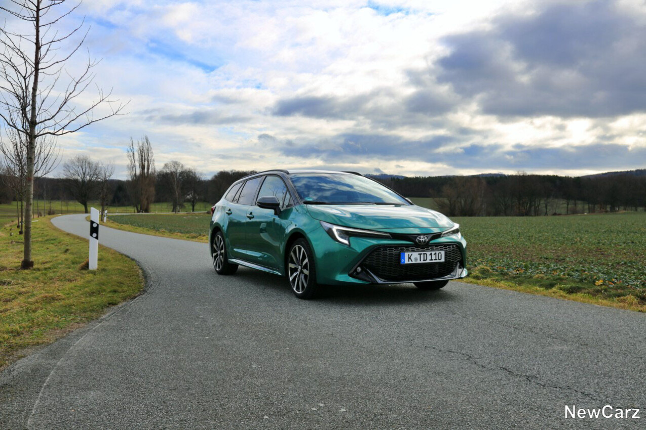 Toyota Corolla Touring Sports Facelift schräg vorn rechts
