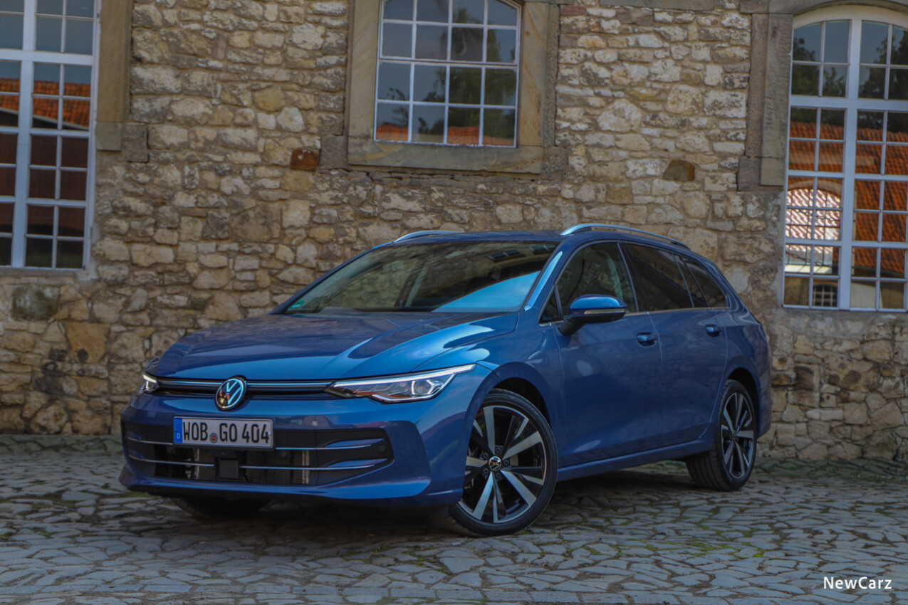 VW Golf 8 Variant Facelift schräg vorne