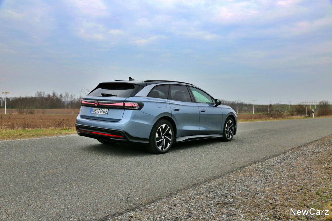 VW ID.7 Tourer Pro S schräg hinten rechts
