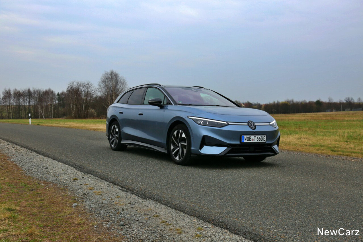 VW ID.7 Tourer Pro S schräg vorn rechts