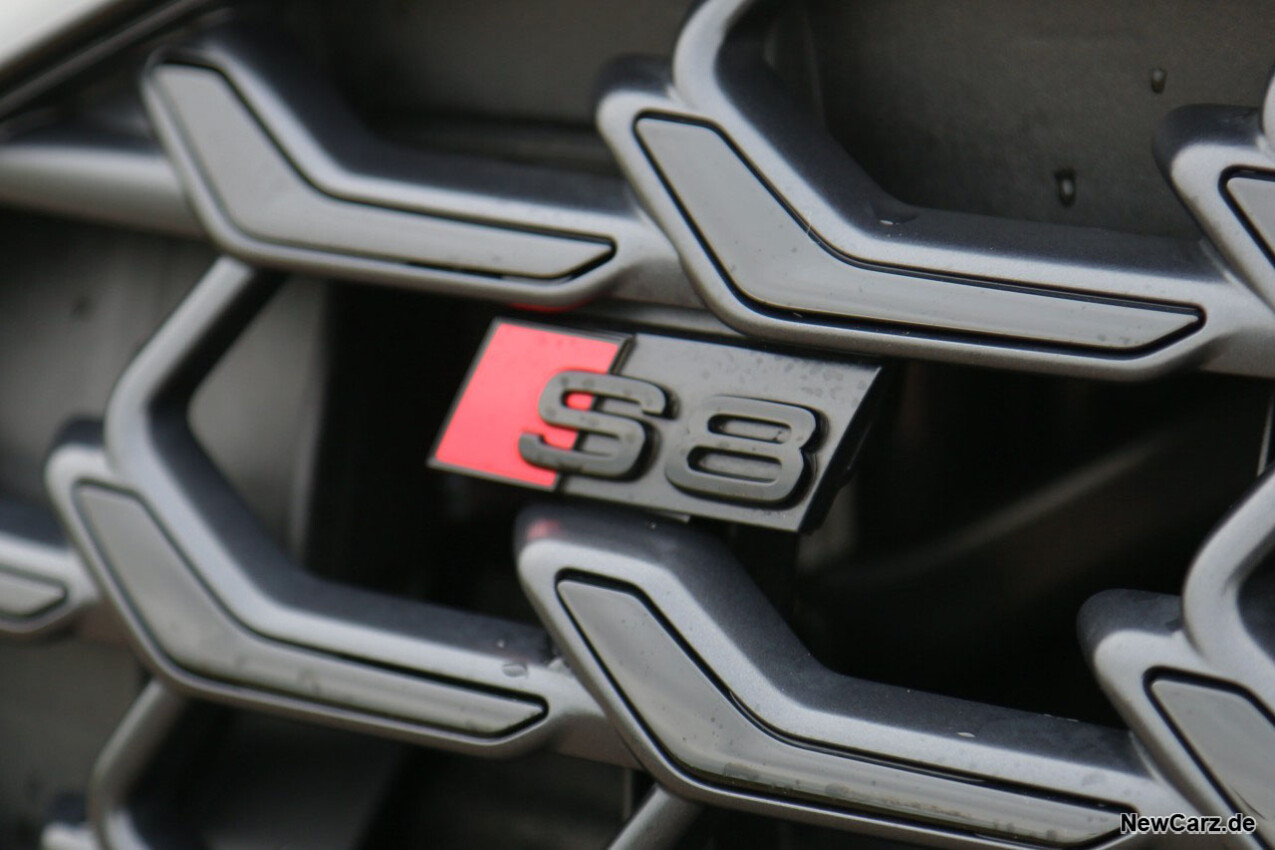 Audi S8 quattro S8-Badge