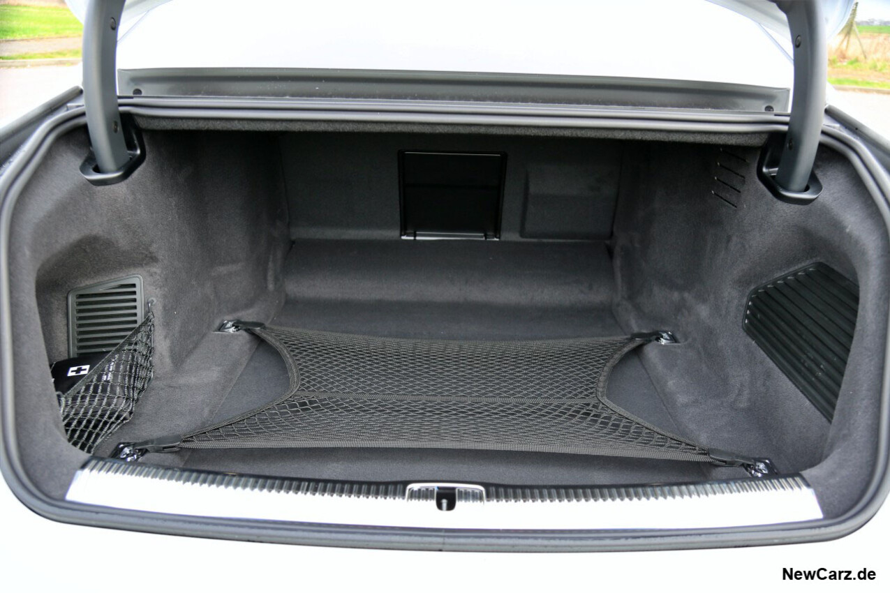 Audi S8 quattro Kofferraum