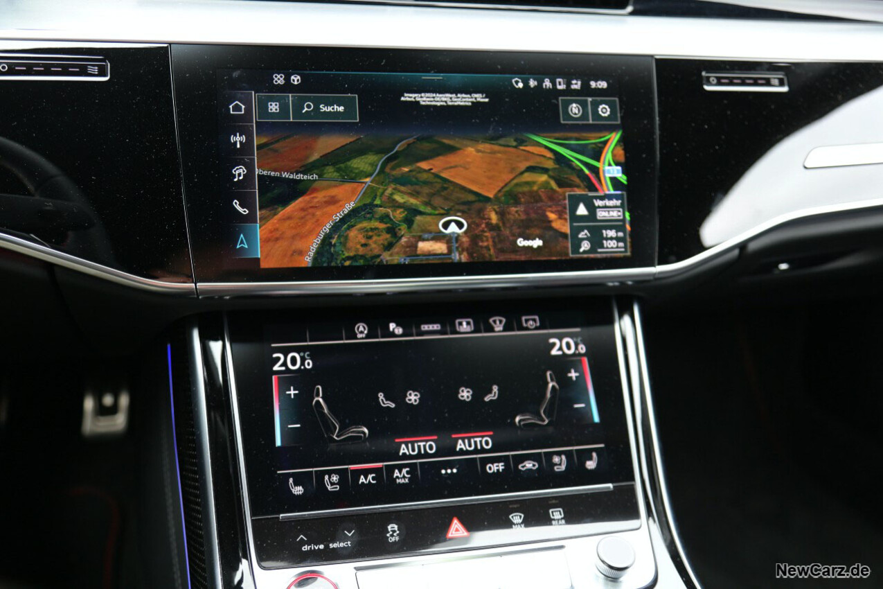Audi S8 quattro Zentraldisplay
