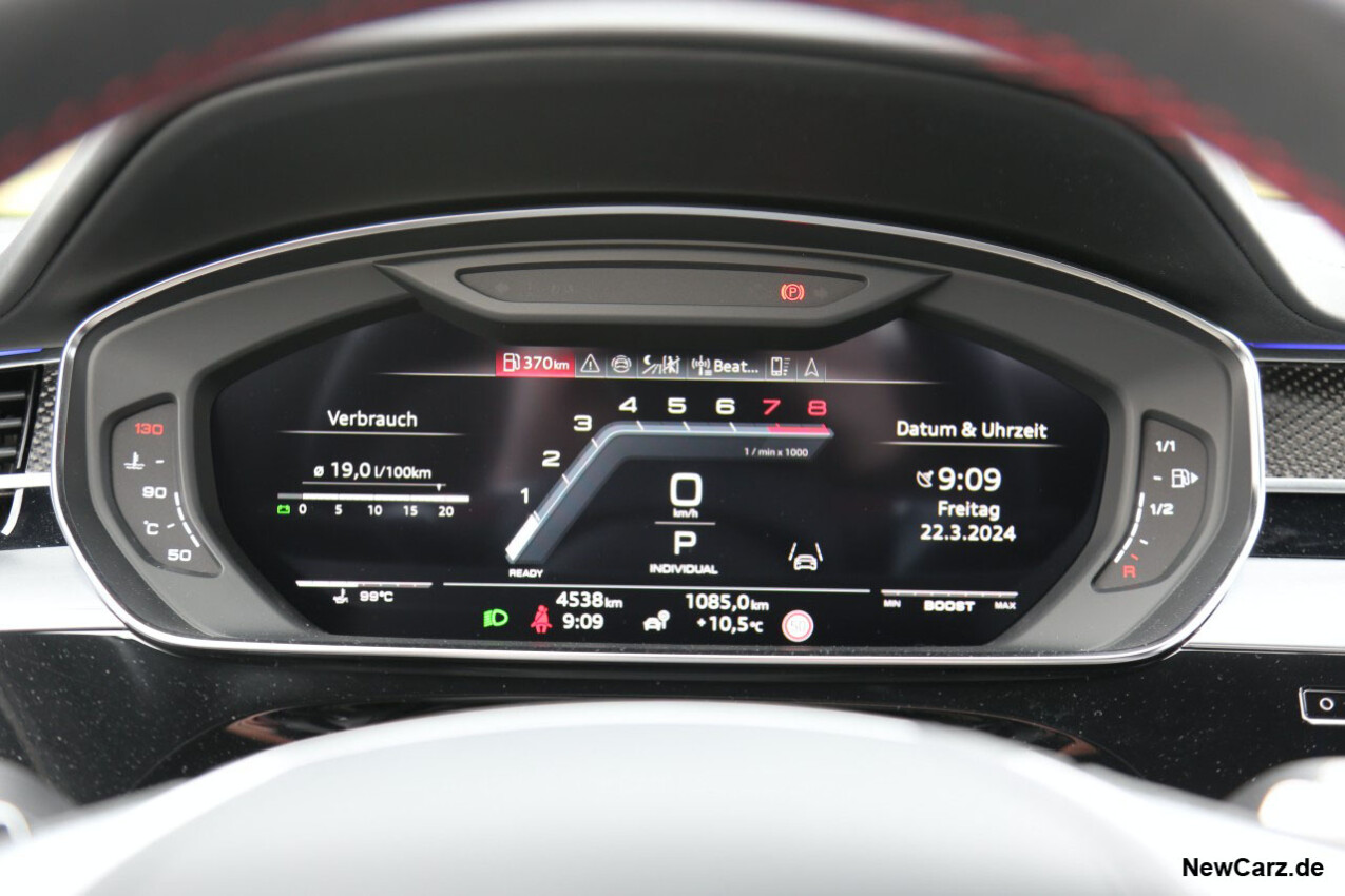 Audi S8 quattro Cockpit