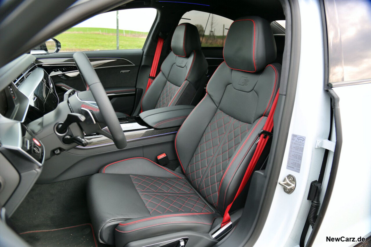 Audi S8 quattro Vordersitze