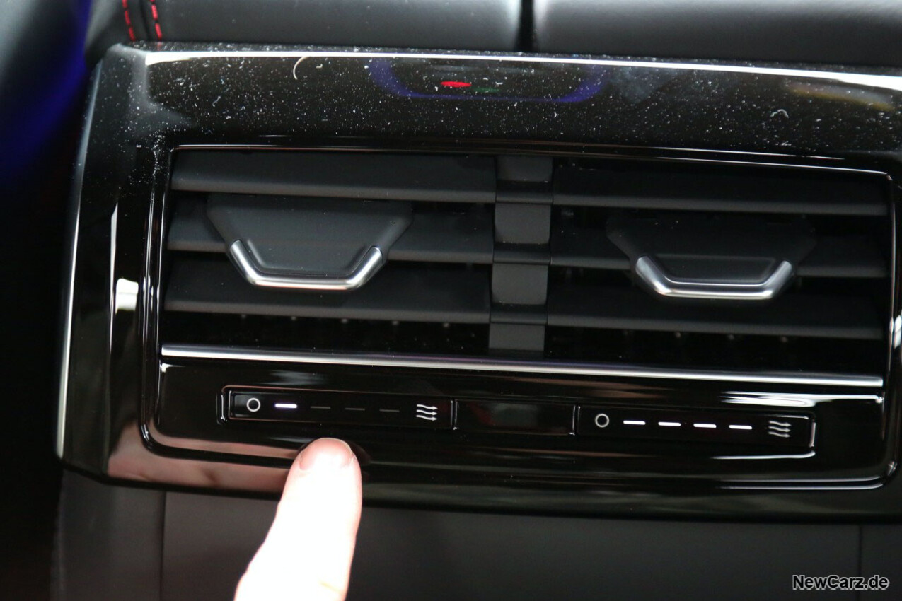 Audi S8 quattro Lüftungsdüsen Fond