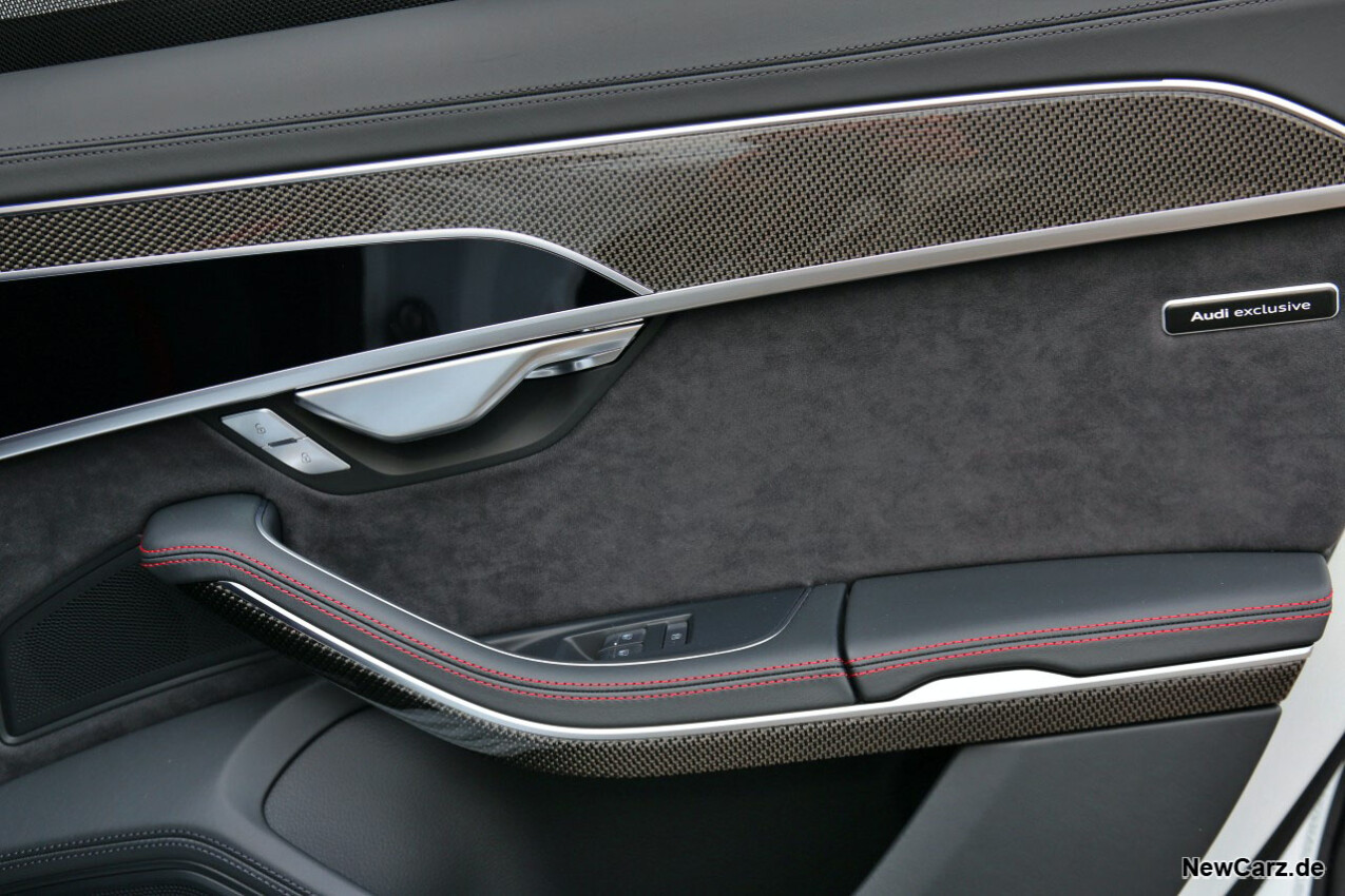 Audi S8 quattro Tür innen
