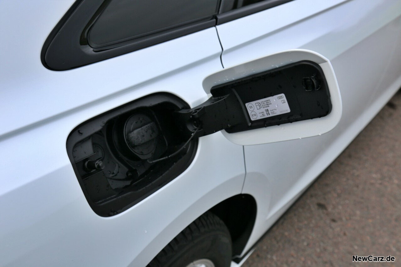 Audi S8 quattro Tankdeckel