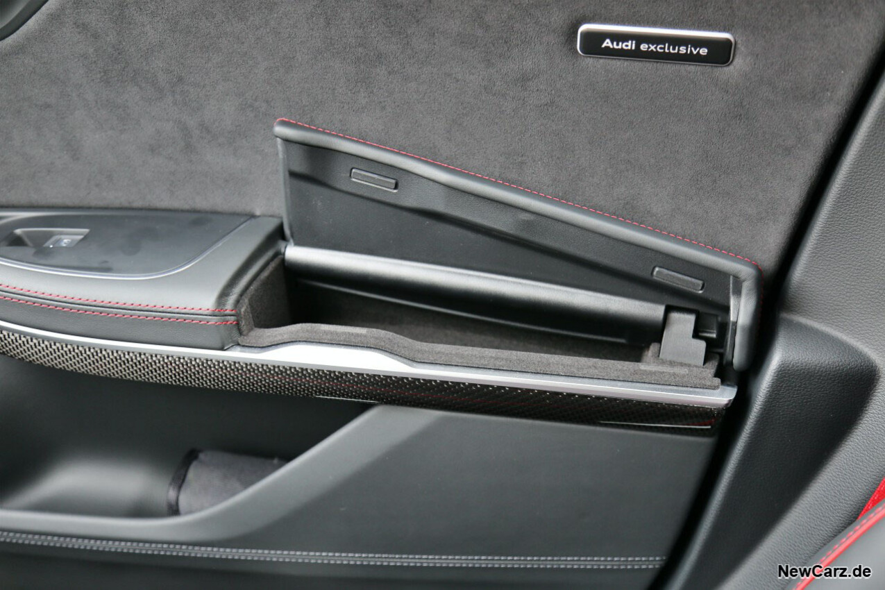 Audi S8 quattro Ablagefach in der Tür