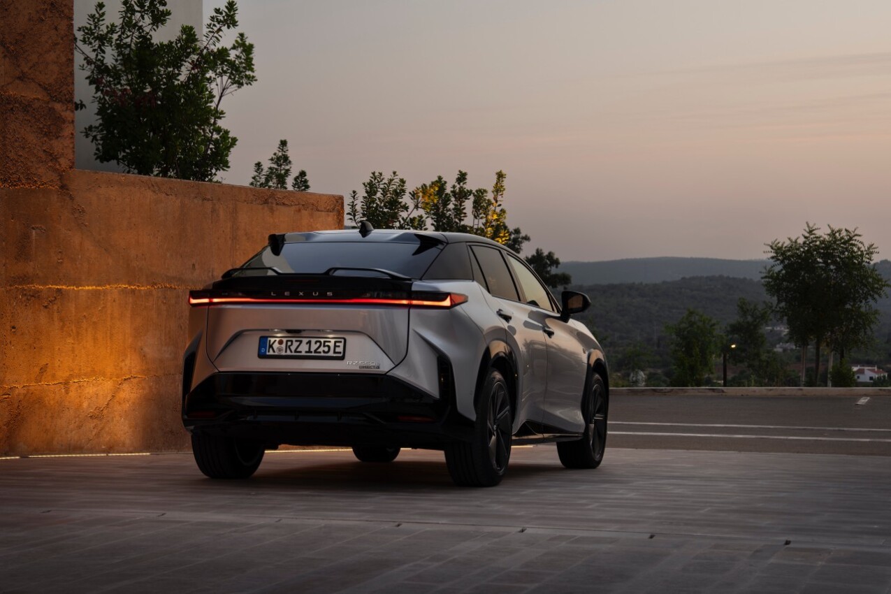 Lexus RZ 2025 hinten